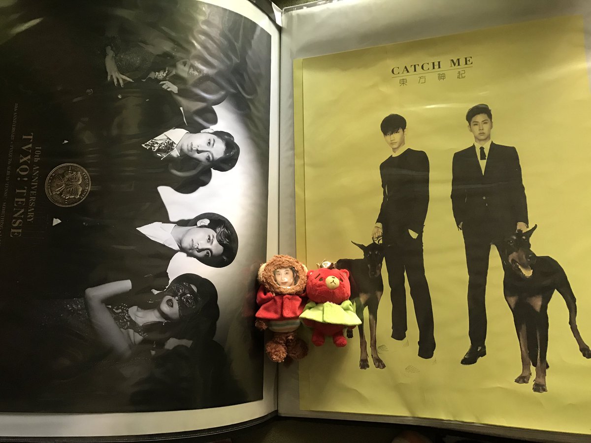 waka_n_yh's tweet photo. 韓国デビュー14周年👍💕久しぶりにジャンボアルバム出してポスター鑑賞中😍#東方神起14周年おめでとう #ユノ #チャンミン #정윤호사랑해 #동방신기14주년축하해 https://t.co/nnRxMLPYxW
