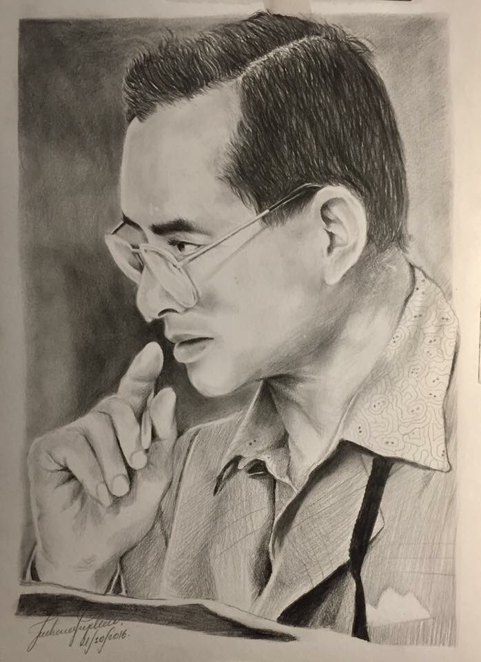 kiewpukdee's tweet photo. King Bhumibol Adulyadej, Kingdom of Thailand. 🙏🏻

This is one of the hardest portrait that I draw. Sadness came to all Thai people around the world. 

#drawing #sketchoftheday #sketch #kingbhumibol #pencil #pencildrawing #portrait #artist #Thailand #art #ArtLovers #painting https://t.co/UZWZ7fA5Bb