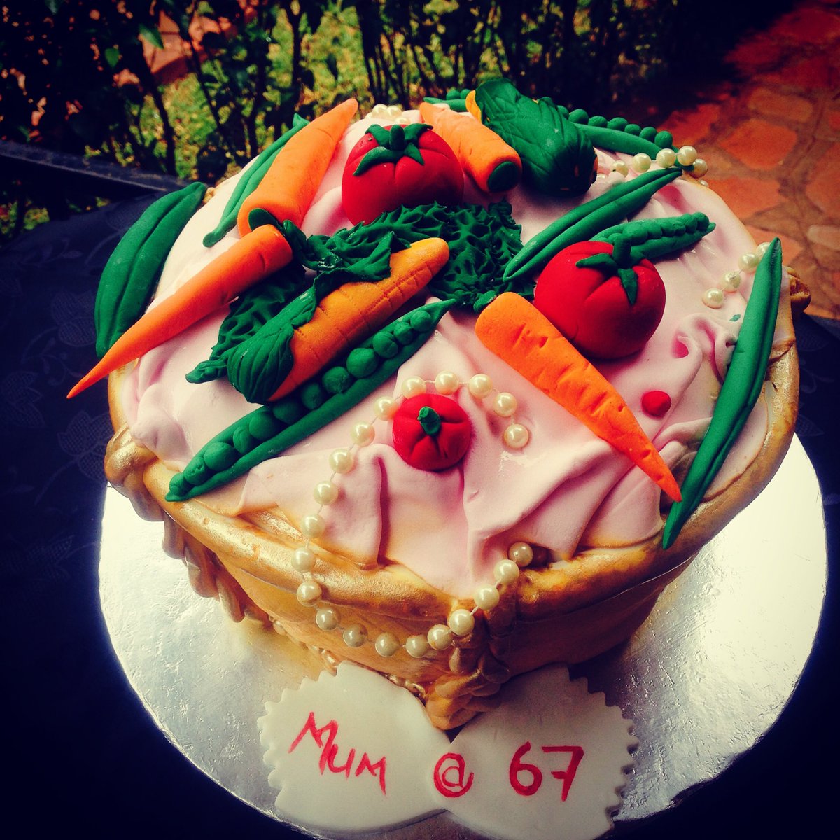 AleckHarriet's tweet photo. Cake for my mama. My son my moon. Happy birthday #harriet'scakes https://t.co/2ZL1CKfcrG