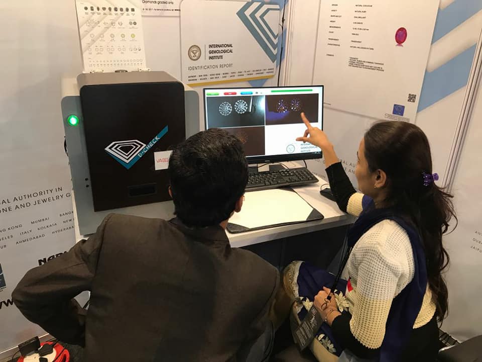 igiworldwide's tweet photo. Customers view the IGI D check, screening equipment to identify synthetic diamonds in mounted jewelry.
#IGI #DCheck #ScreeningEquipment #SyntheticDiamonds #Jewelry https://t.co/dfEMzbj6bt