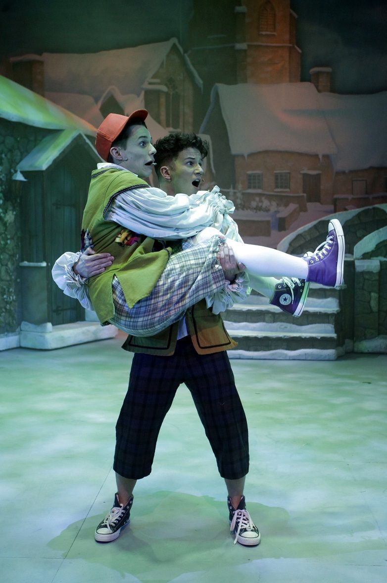 CapitolHorsham's tweet photo. "Simon says SCREAM AND JUMP!" What are the Trotts so afraid of? Come along to Jack and The Beanstalk and find out! 
https://t.co/TGqDOLPlUq #horsham #capitoljack @HorshamDC https://t.co/jMk9oMix1K