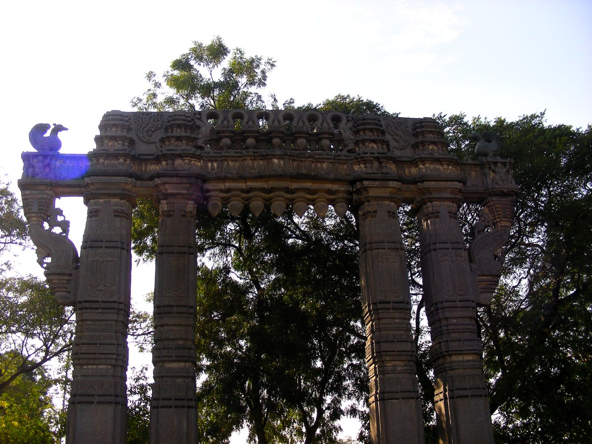 authorbhuban's tweet photo. #Warangal is a well known historic city of India and the crown of @tstourism Just over 135 km from #Hyderabad inspired me to take another #RoadTrips #Kakatiya #Architectural #KakatiyaFort #EkashilaTemple #KushMahal #ThousandPillarTemple #BhadrakaliTemple #BEaTRAVELLER https://t.co/xHYWSBOsHu