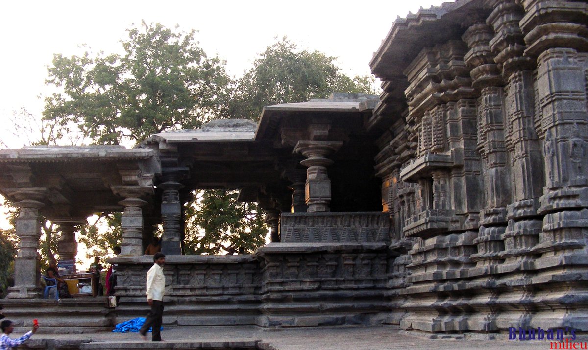 authorbhuban's tweet photo. #ThousandPillarTemple is one of the most famous monuments at #Warangle This shrine was built in 1163 AD by the Kakatiya King Rudra Deva The temple is dedicated to #LordShiva #LordVishnu and #SunGod The six feet high monolithic #Nandi is the highlight @tstourism #BEaTRAVELLER https://t.co/F4pkSGzaMV