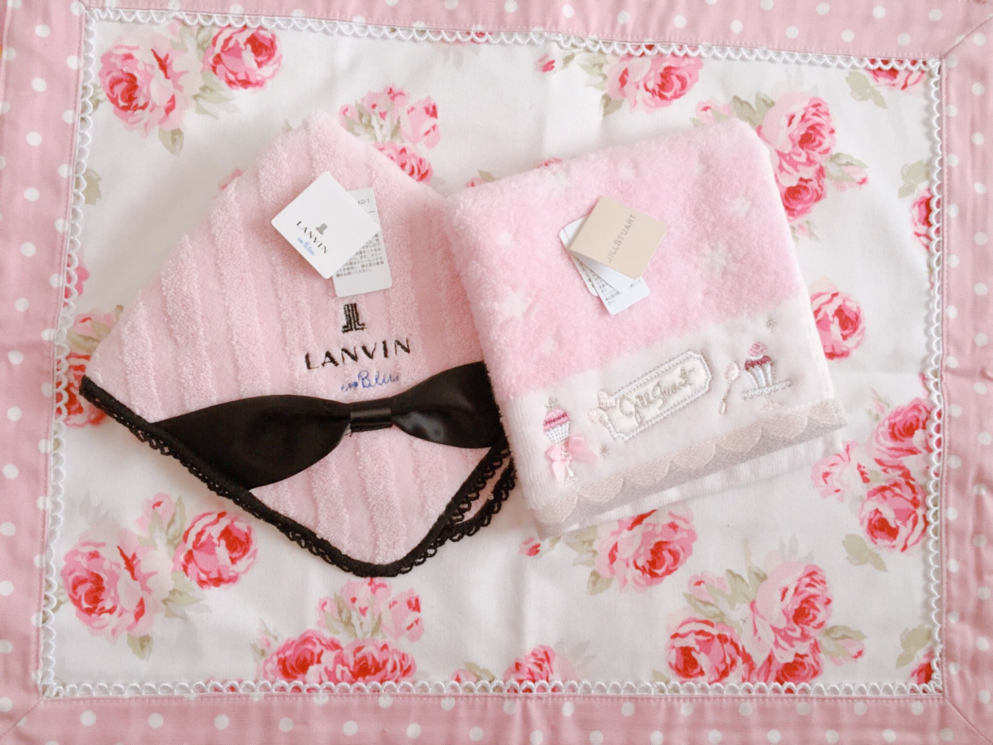 きぃ Lanvinとジルスチュアートのタオルハンカチ 肌触り良いし Lanvinの黒リボンがかわいいし ジルも優しい色味が素敵だし長く使いたいなぁ ˊᵕˋ T Co Ueh0ctcmuk Twitter