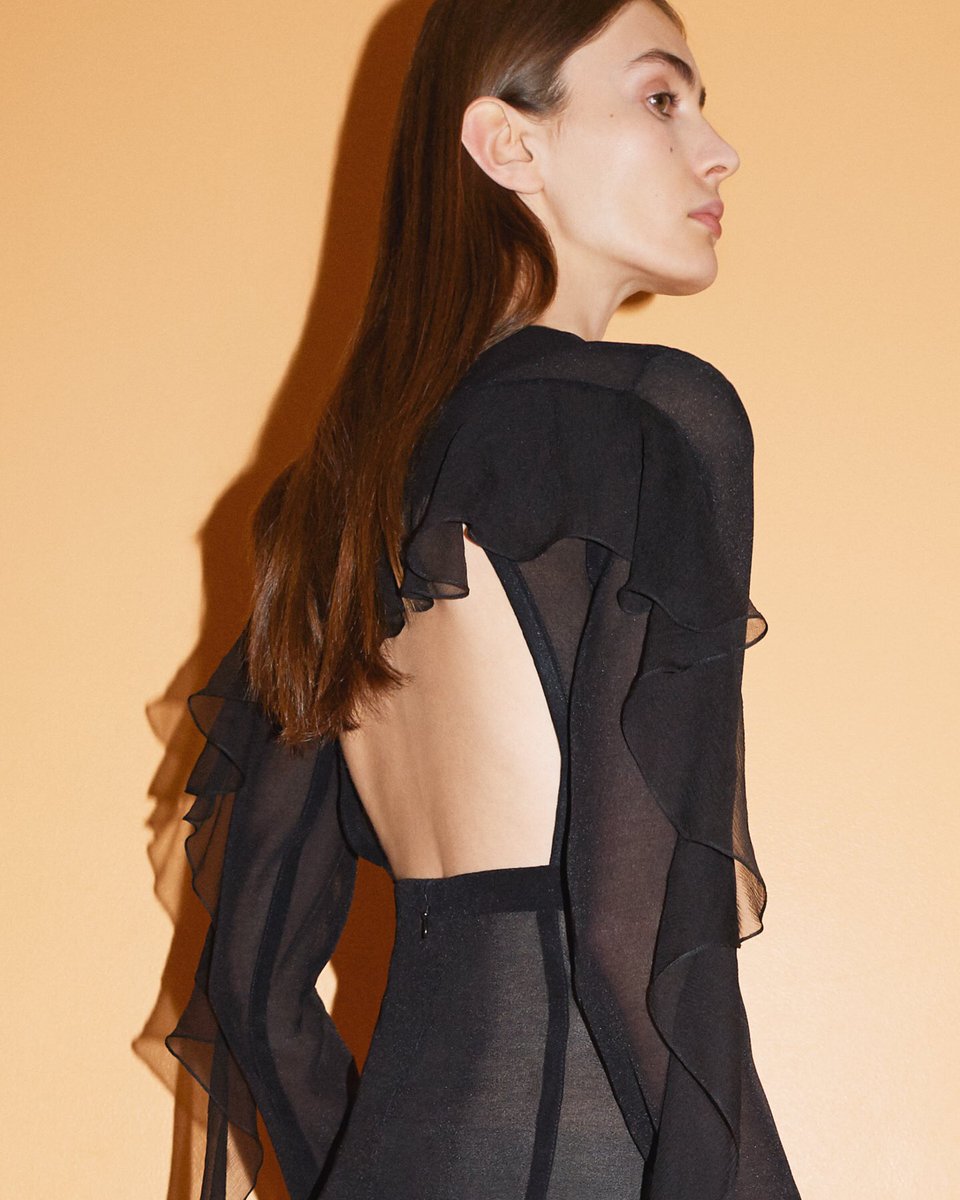 victoriabeckham's tweet photo. Modern ruffles lend new party pieces a feminine movement. Shop my Backless Long Sleeve Ruffle Top today to receive your order in time for NYE. Or visit #VBDoverSt x VB https://t.co/SBrNfPkQHd #VBPreSS18 https://t.co/3c6PEuBrOk