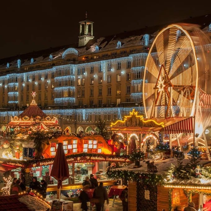 drekaro_avila's tweet photo. Posibles lugares donde pasar las #navidades:
#Dresden
#Vancouver
#DubaiSSF
Diferentes estilos tanto en #arquitectura como
en #decoracion. https://t.co/rpGOwVjMLL