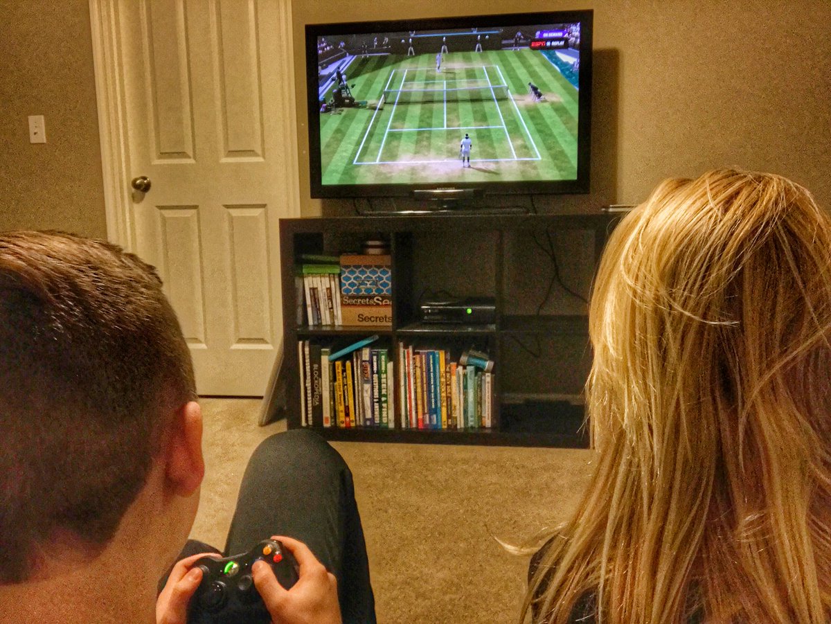 wendilynnmakeup's tweet photo. Late night #Tennis competition #NephewLove πΎ @Xbox #FedVsRafa https://t.co/Kcy66zHYFr