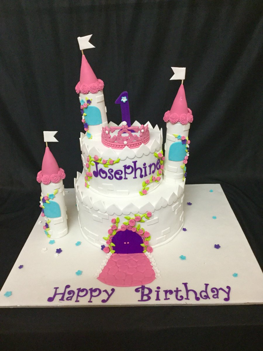 mirasdialacake's tweet photo. She makes a little sparkle wherever she goes.....
Little Princess Josephine turned 1.

#littleprincesscake #princesscakes #tiaracakes #castlecakes #1stbirthdaycakes #onlinecakes #customizedcakes #specialcakes https://t.co/CfTuJWNCeF