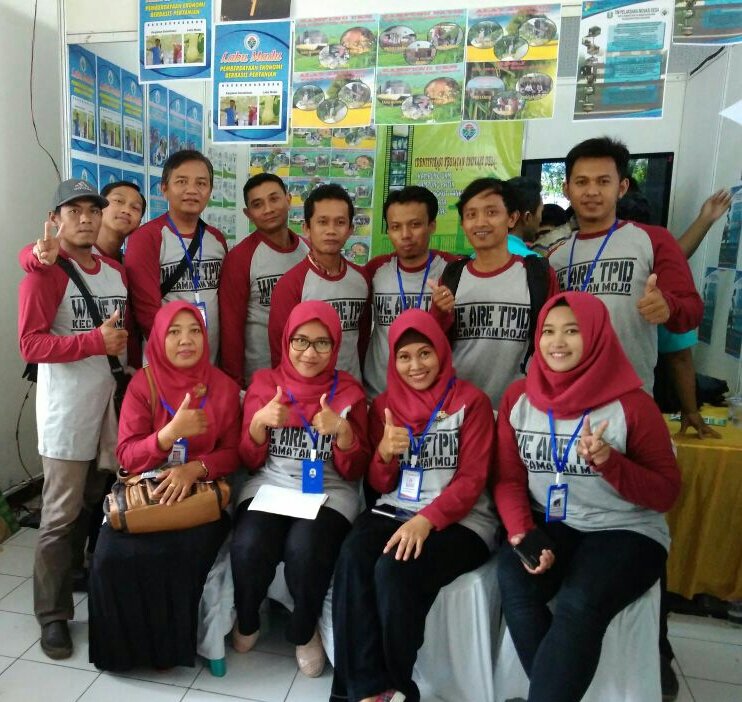 DewantoAndry's tweet photo. Desaku hebat Indonesiaku Kuat.
Bila anda ingin Keliling dunia mulailah dari satu ayunan langkah kaki. 
Kami memulai desa hebat dg satu Bursa inovasi desa di Kediri..

#BursaInovasiDesa 
#JawaTimur 
#Kabkediri  
@jokowi 
@EkoSandjojo 
@taufikmadjid71 
@FahriLabado 
@tppindonesia https://t.co/QP8acR294i