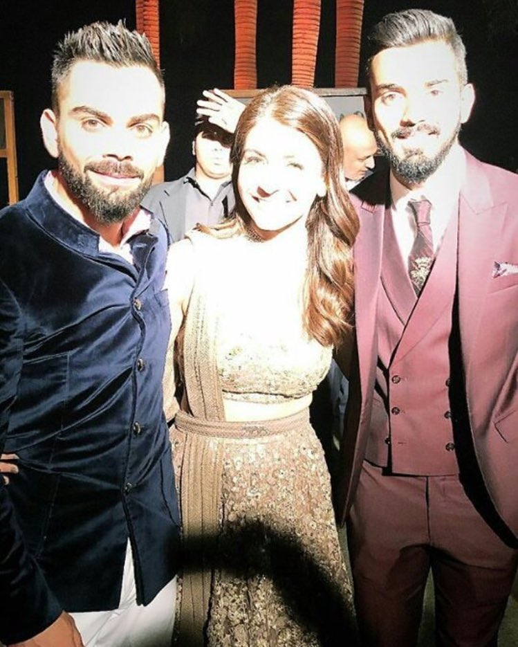  @AnushkaSharma &  @imVkohli with  @Mehreenpirzada,  @klrahul11, Sonam Bhattacherjee &  @chetrisunil11 at their reception last night   #Virushka  #VirushkaReception