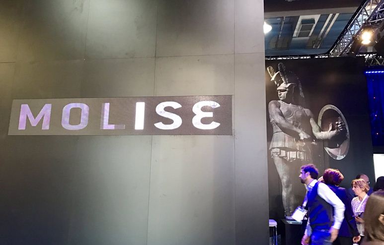 FieraMilanoSpa's tweet photo. Correva il 1963: #27dicembre nasce il #Molise... e diventa la ventesima regione italiana. #molisefuoridailuoghicomuni

Ph: #bit2017 @bitmilano https://t.co/pYhFZ2mjph