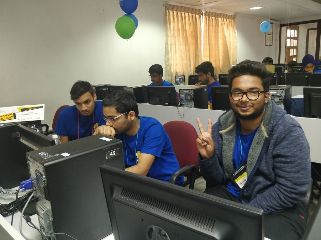 codechef's tweet photo. Glimpse from the contest arena of Amritapuri Regionals #ACMICPC2017 #ICPCAmritapuriRegionals #CodeChef https://t.co/DJtlocbbeG