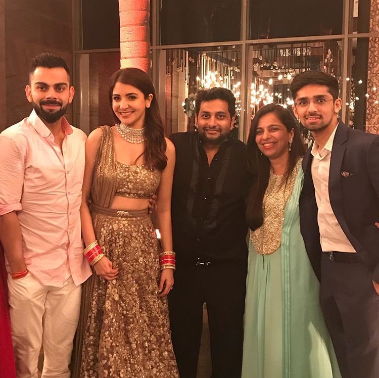  @AnushkaSharma &  @imVkohli with friends at their reception last night   #VirushkaReception  #Virushka