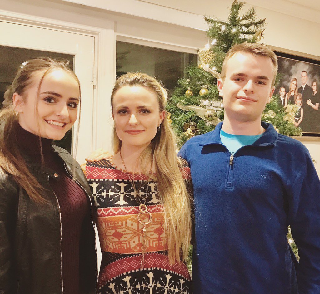 andreasweeney1's tweet photo. Hope everyone had a wonderful Christmas! Much love, joy and appreciation always ❤️🙏 https://t.co/qGOd1pUC79