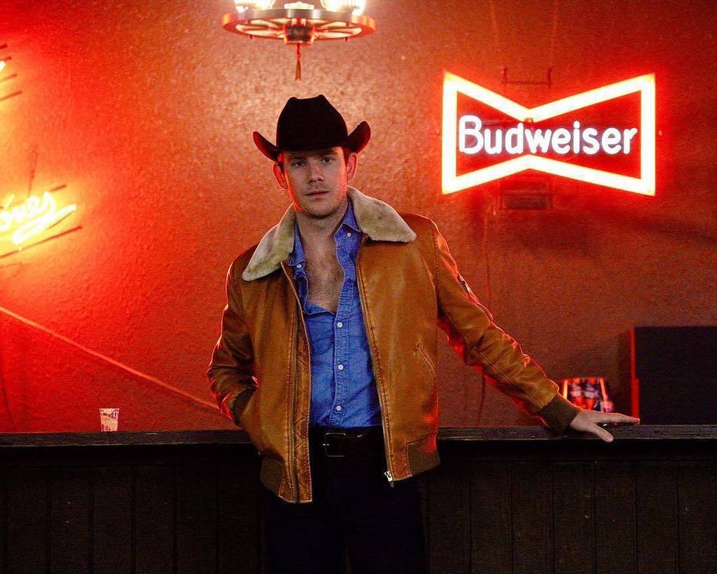 CowboyConnexion's tweet photo. 🤠 @samoutlaw #samoutlaw
📸 @electraking #electraking #alexaking
.
RepostBy @samoutlaw: "SO pumped to play Billy Bob's tonight in Ft. Worth. Here's me trying to look cool at their bar last winter. (photo @electraking)" #cowboy #cowboys #cowboysofinstag… https://t.co/4efnwe85Fh https://t.co/icRnkVXyMs