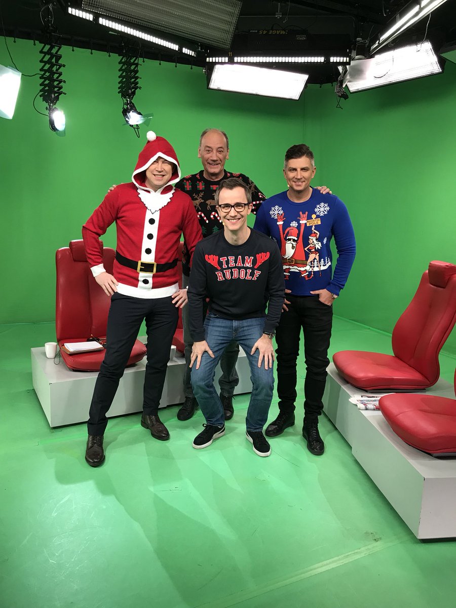 Rudzki77's tweet photo. Jeśli myślicie, że święta się skończyły, to wtem pędzimy światłowodem ze świąteczną #MisjaFutbol 🌲⚽️☃️🎁 @Polsport @BorekMati @DarekSzpakowski @OnetSport - wszyscy zwarci i gotowi 🙅🏻‍♂️🕺🏻 https://t.co/38urC4JzPI