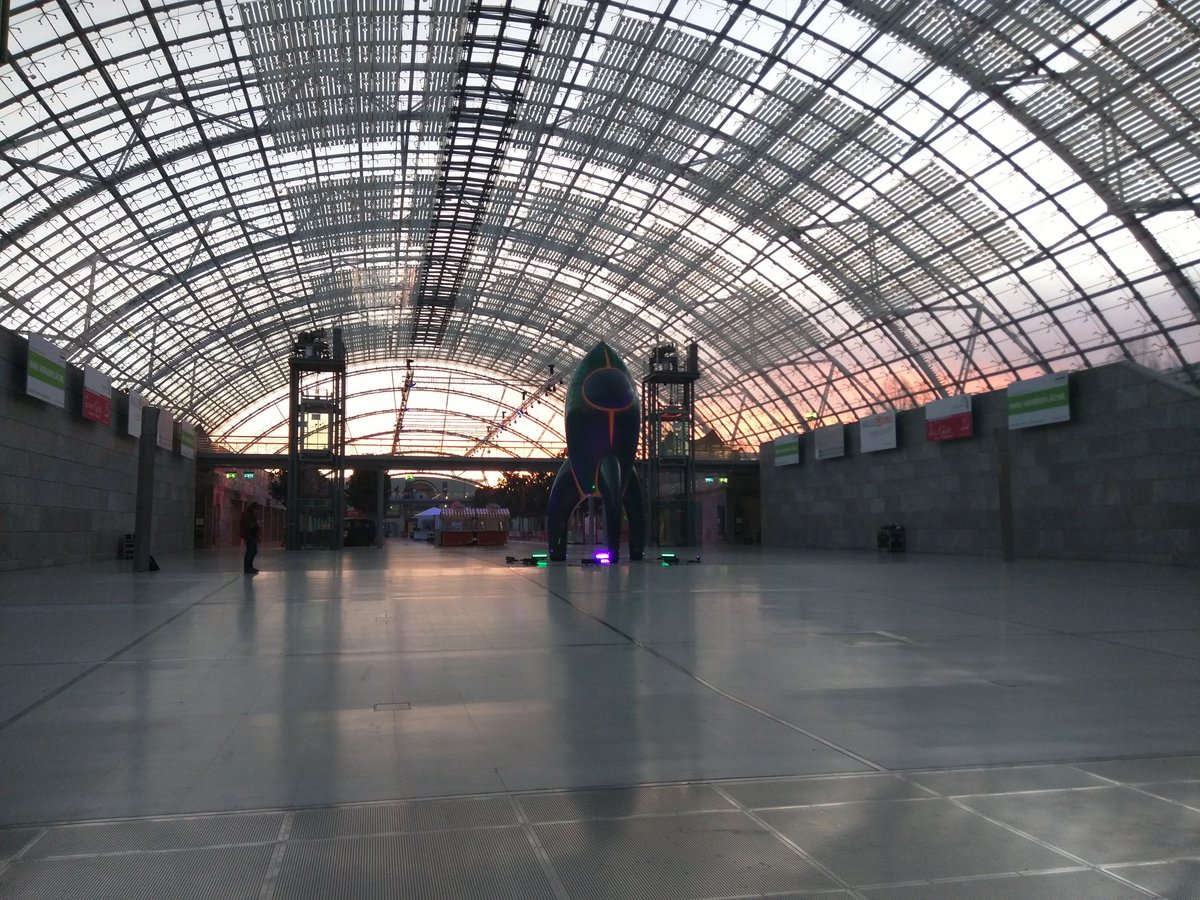 fkleedorfer's tweet photo. Early morning at #34c3 https://t.co/Z8KC4ofQFr