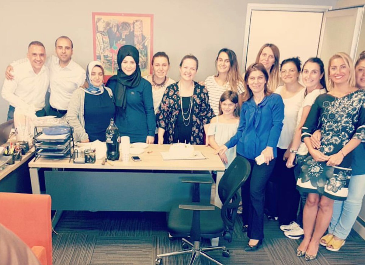 aringursoy's tweet photo. Nice mutlu yılların olsun dünya güzeli arkadaşım🎂🍰🎁 #İkizKuleler #TwinTowers #happybirthday #Holding #Plaza #beyazyakalılar #Gökkafes #hoşdingçalışanları #Birthdaycake #Dogumgünü #pasta #myoffice #atthework #ArinGursoy #AG #işaşkı #lovejob #MesaiArkadaşlarım #İK https://t.co/ghJ3Tnckjd
