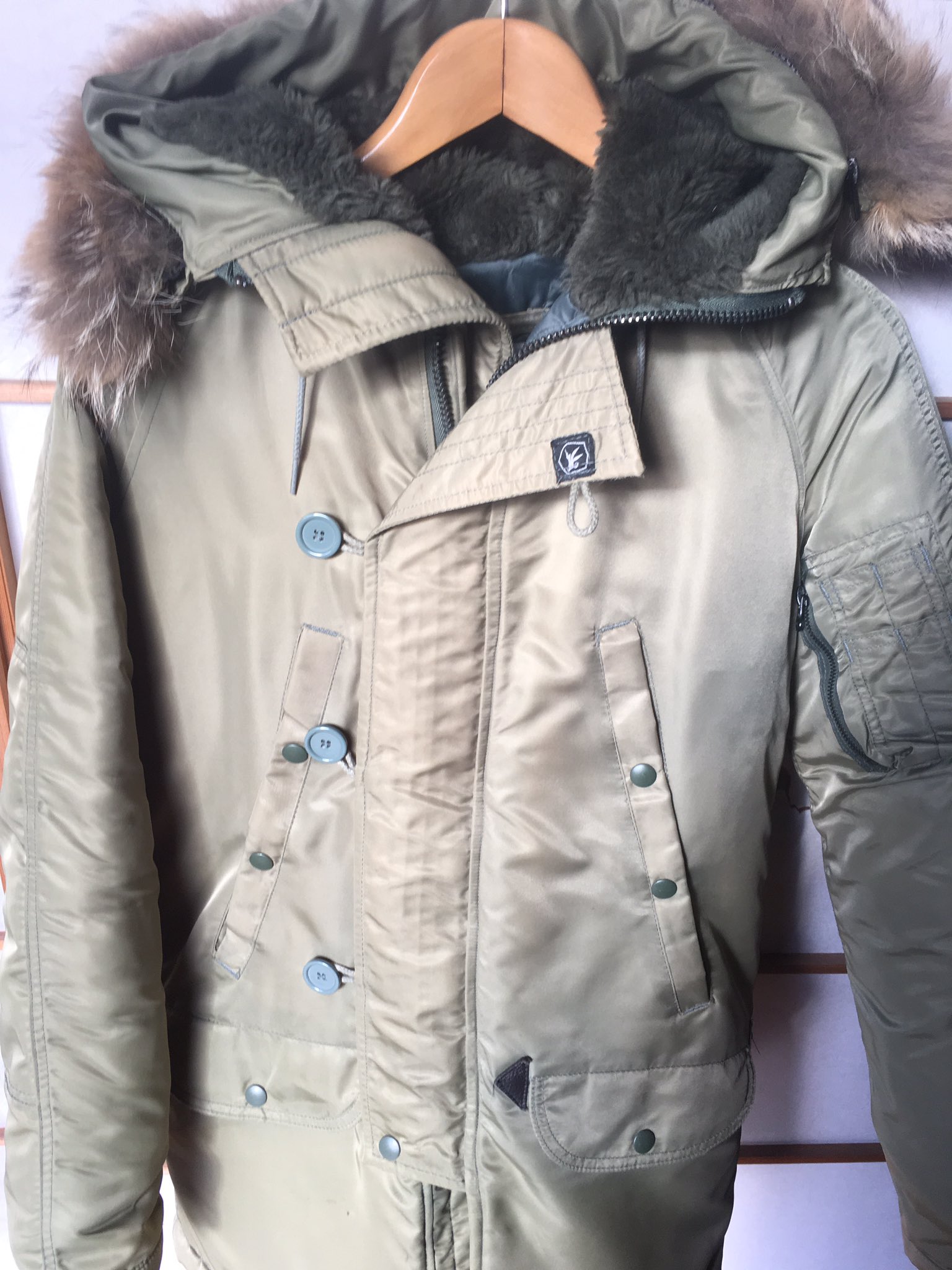 Miyo Al Twitter N3bを洗濯機で洗ってみたわ 日焼けとオイル染みがヒドイ バイクはこれで乗るから コヨーテファーは外して ネットに入れて手洗いコース 洗剤溶けた辺りで洗濯機の中で押し洗い それでも浮いて来る 洗濯機でも全然大丈夫でした ただ オイルは個別に処理 Miyo Al Twitter N3bを洗濯機で洗ってみたわ 日焼けとオイル染みがヒドイ バイクはこれで乗るから コヨーテファーは外して ネットに入れて手洗いコース 洗剤溶けた辺りで洗濯機の中で押し洗い それでも浮いて来る 洗濯機でも全然大丈夫でした ただ オイルは個別に処理