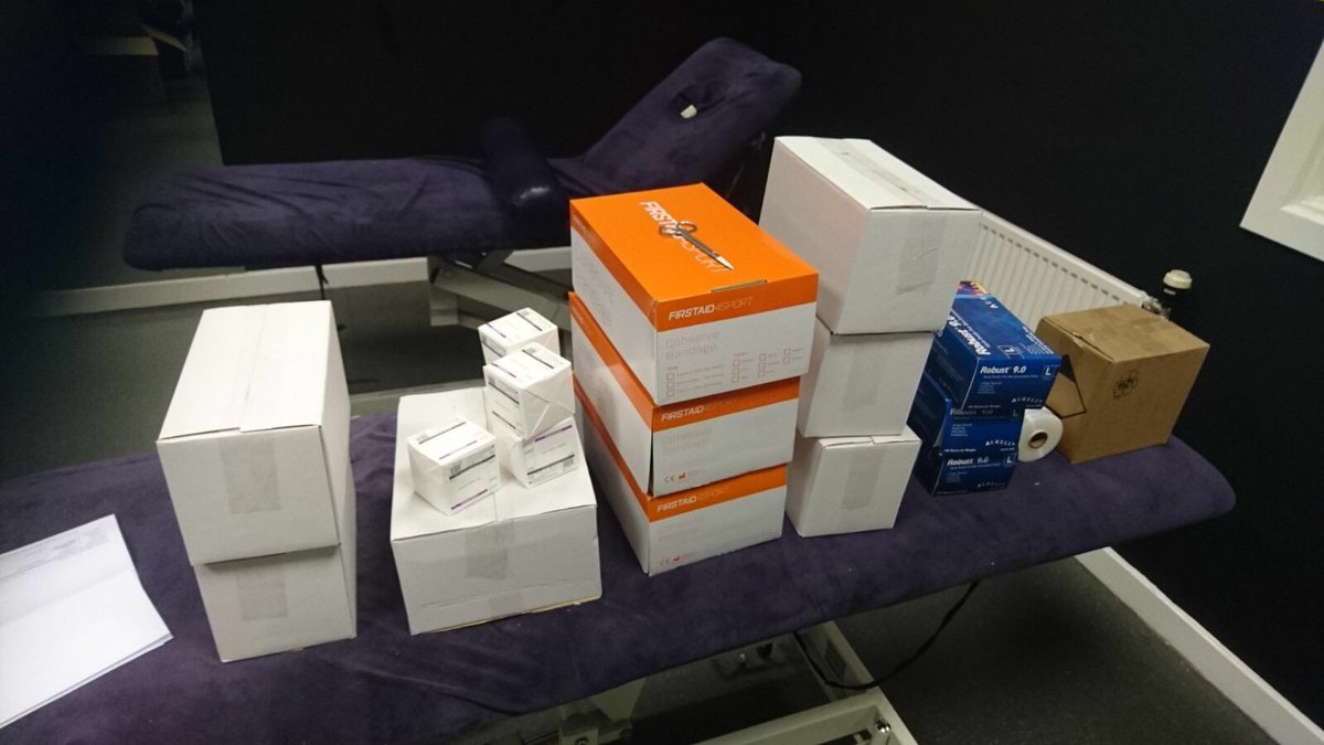 A_Scholes's tweet photo. Finally got to use some of the @firstaid4sport order yesterday! #topquality #boxingdaygame https://t.co/CUstpzUmf4
