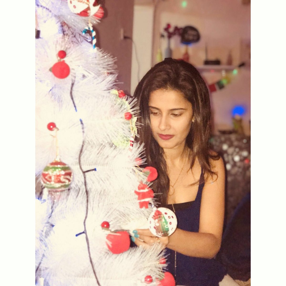 shivanitomar09's tweet photo. #christmasthrowback 🎄🎁🎆
!! Be Good Or I Will Text Santa !! https://t.co/DO3UJUwik8