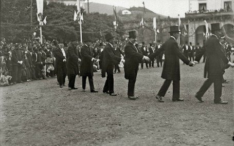 dantzan's tweet photo. Maite  Irizarrek datorren urte berrian, Eusko ikaskuntzaren 100. urteurrena  beteko dela gogorazi du. 1918ko irailean sortu zen erakundea.
https://t.co/IYYQ5PdZ02 https://t.co/3ikqsTaJLs