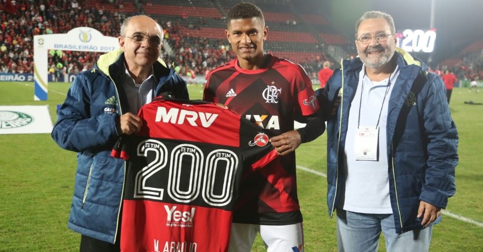 UOLEsporte's tweet photo. Márcio Araújo aceita deixar Fla, e diretoria trabalha para fechar negócio https://t.co/ILFINxUzKE https://t.co/IY3MbyskD8