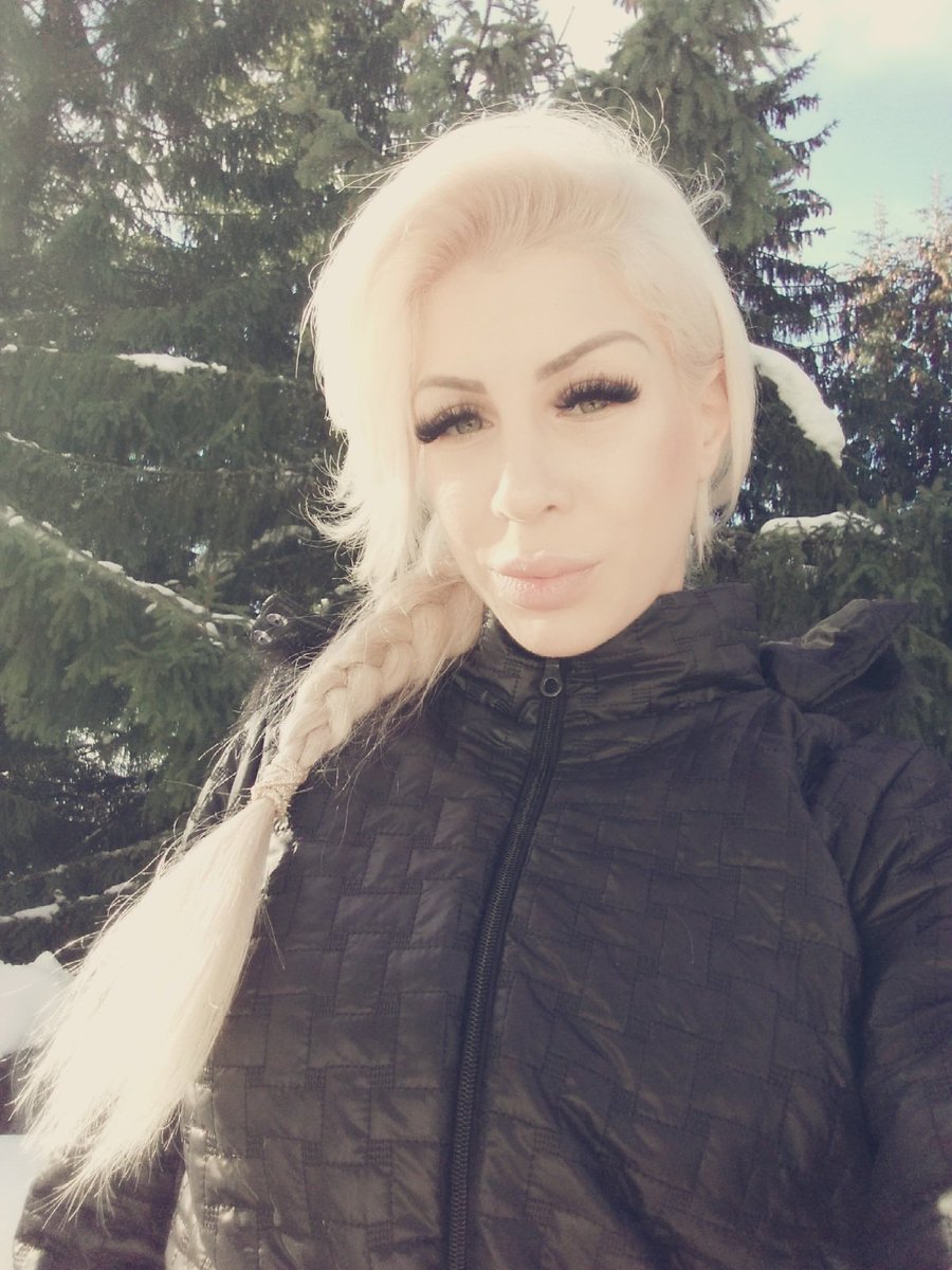 mirrembe's tweet photo. Sunny day!😇  @LiveJasmin  #LifeInRed https://t.co/jxdJaWb40v