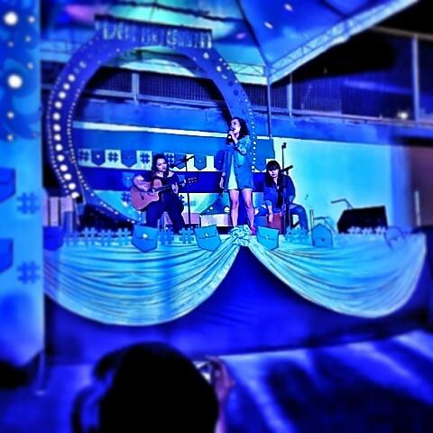 queenchenita's tweet photo. When you finally realize that you can play instrument and sing at the same time. 😍💗👍👌
#ultimatetrio #acousticbox #beatsandstrings https://t.co/QvBpBwR4mn