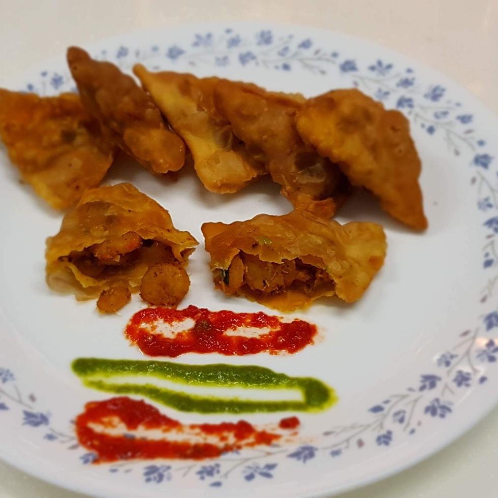 Machhly's tweet photo. Prawns Samosa crispy on outside with great filling inside.
#prawnssamosa #samosay #indiansnack #prawnsfilling #chiliprawns #crunchy #crispy #tastiest #indianprawns #foodholic #foodies #healthyseafood #indianseafood #goodforhealth #happyeating.
@Machhly https://t.co/RYeo62aGNK