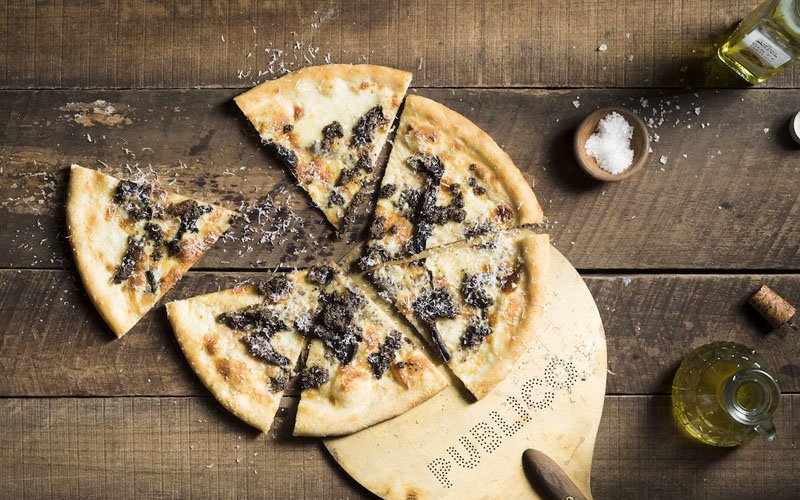 HungryGoWhere's tweet photo. Ring in the new year with these hot eats! https://t.co/Igyvuuqiyj https://t.co/yHlvlcIAae