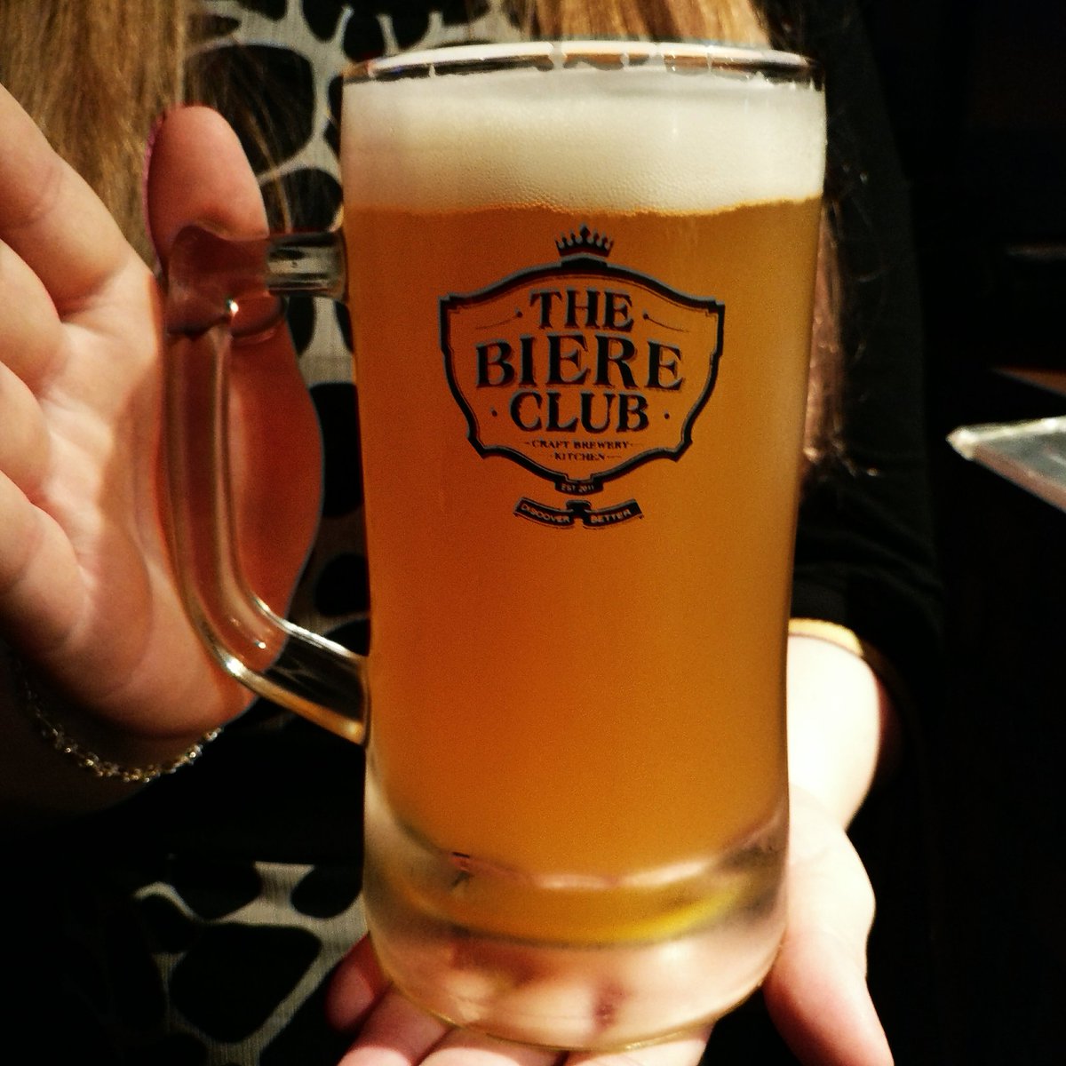 beerdossier's tweet photo. Good afternoon, guys! Never a bad time in the day to get a pint of beer.

Cheers to Bangalore's oldest and first ever Craft brewery - The Biere Club (@thebiereclub 🇮🇳) 🍻

#Beer #BeerDossier #CraftBeer #CraftNotCrap #MadFriday #Cheers #Microbrewery https://t.co/B8hDxQPLnv