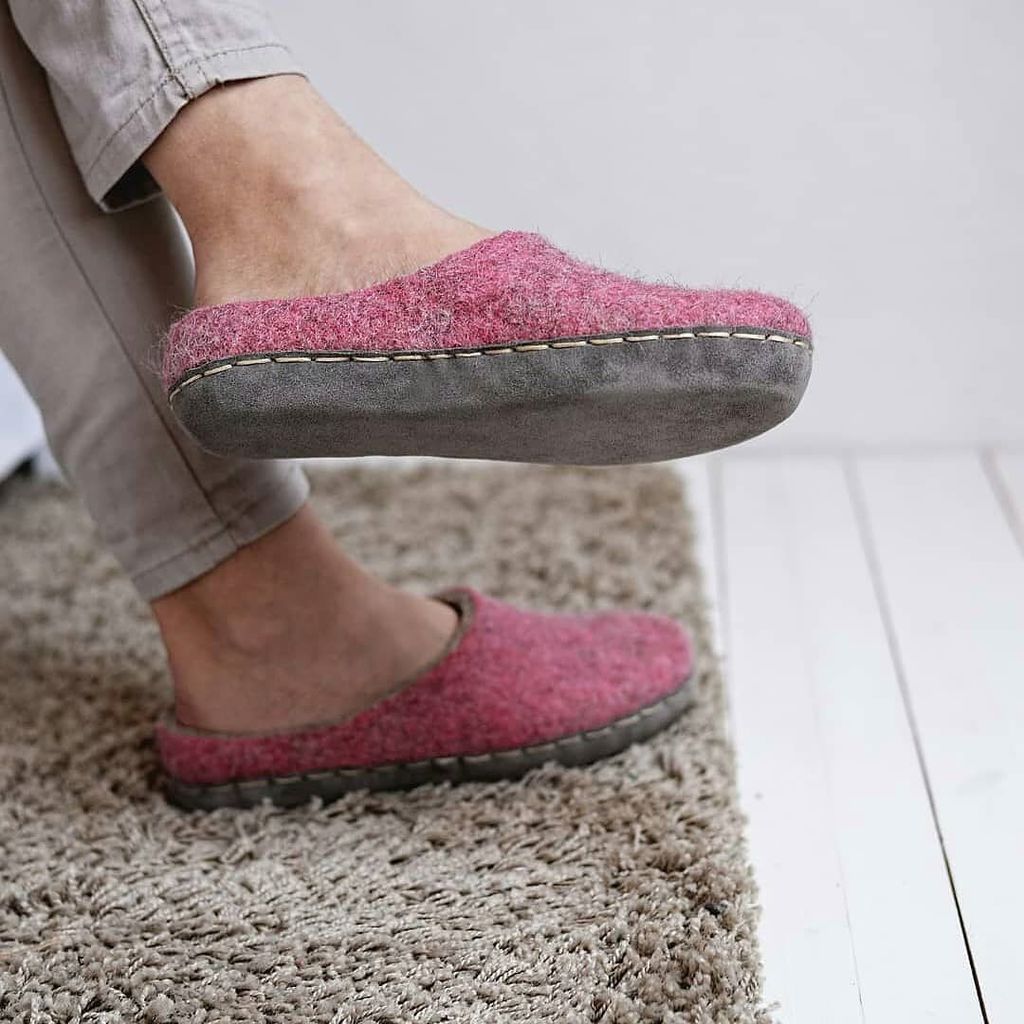 EtsyLithuania's tweet photo. After Christmas rush take your time to relax.
Felted slippers by @vaslippers
.
#feltedslippers #warmgift #vaslippers #relax #afterchristmas #pink #takeyourtime #cozymorning https://t.co/S2BWjwQthE https://t.co/IzNV9M5beJ