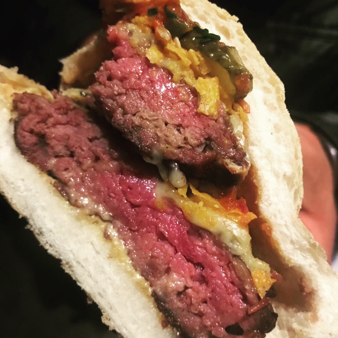 amusingcompany's tweet photo. TINY HOLA MEXICANOS BURGER https://t.co/g8fveJy0d6