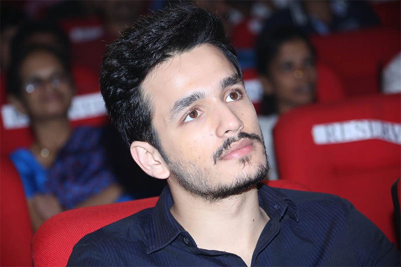 Telugu_Reporter's tweet photo. #Akhil to announce his next film
https://t.co/tilzQDbHwr
#Hello #HelloAkhil #akhilakkineni https://t.co/d4GFPTo5nj