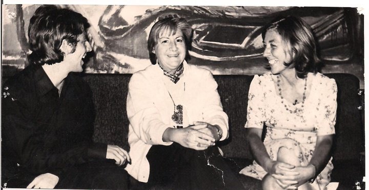 GloriaFuertes_'s tweet photo. En El Balcón de Gloria Fuertes "Entre ético y poético"
#GloriaFuertes100
https://t.co/05xENH1LFQ https://t.co/u6jKuW53Q0