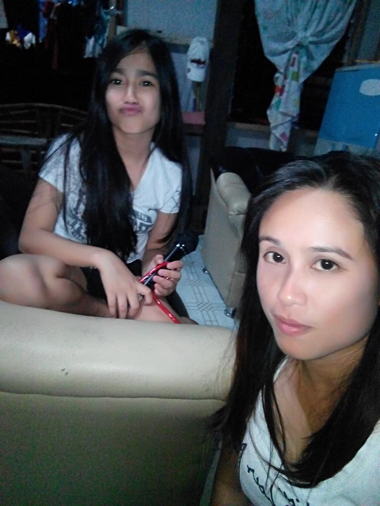 Team bahay
Christmas!!
Happy!!!