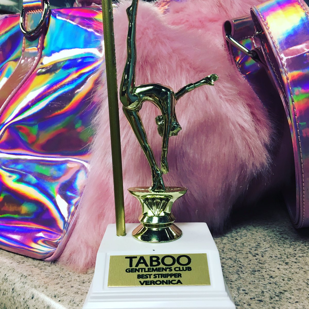 verogotu's tweet photo. I have an award so it's true #beststripper I'm so proud of this tho 😭😭 https://t.co/NIEEzwGm9m
