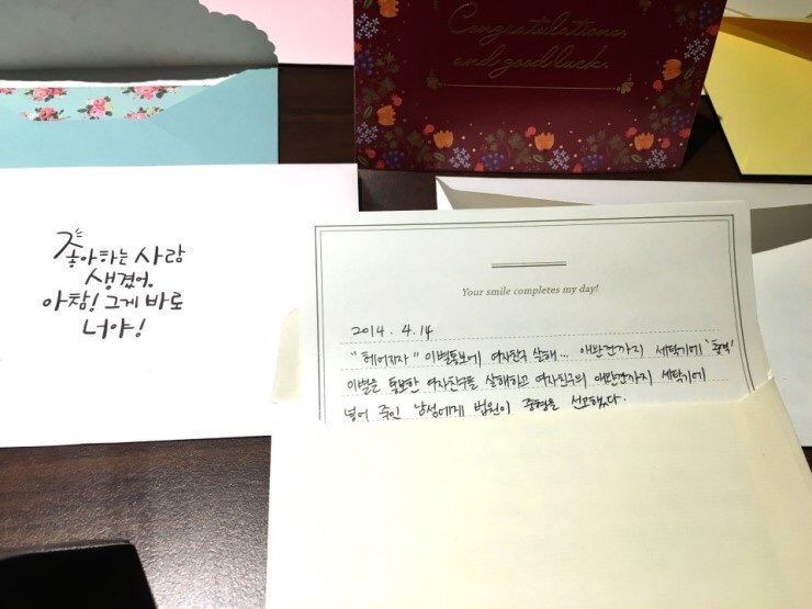 water_farm's tweet photo. [RT]
친구의 동생이 이별을 이유로 남성에게 살해당했습니다.
이것은 명백한 여성혐오살인사건입니다.
공론화를 위해 과제전시회에서 여성혐오사건을 주제로 전시를하고 있습니다.
전시 장소 : 서울시 은평구 응암로  174-2 B1  대림시장 Hello Gentle 
전시 날짜 : 2017.12.27. -  2017.12.30. https://t.co/afxNGd7ic4