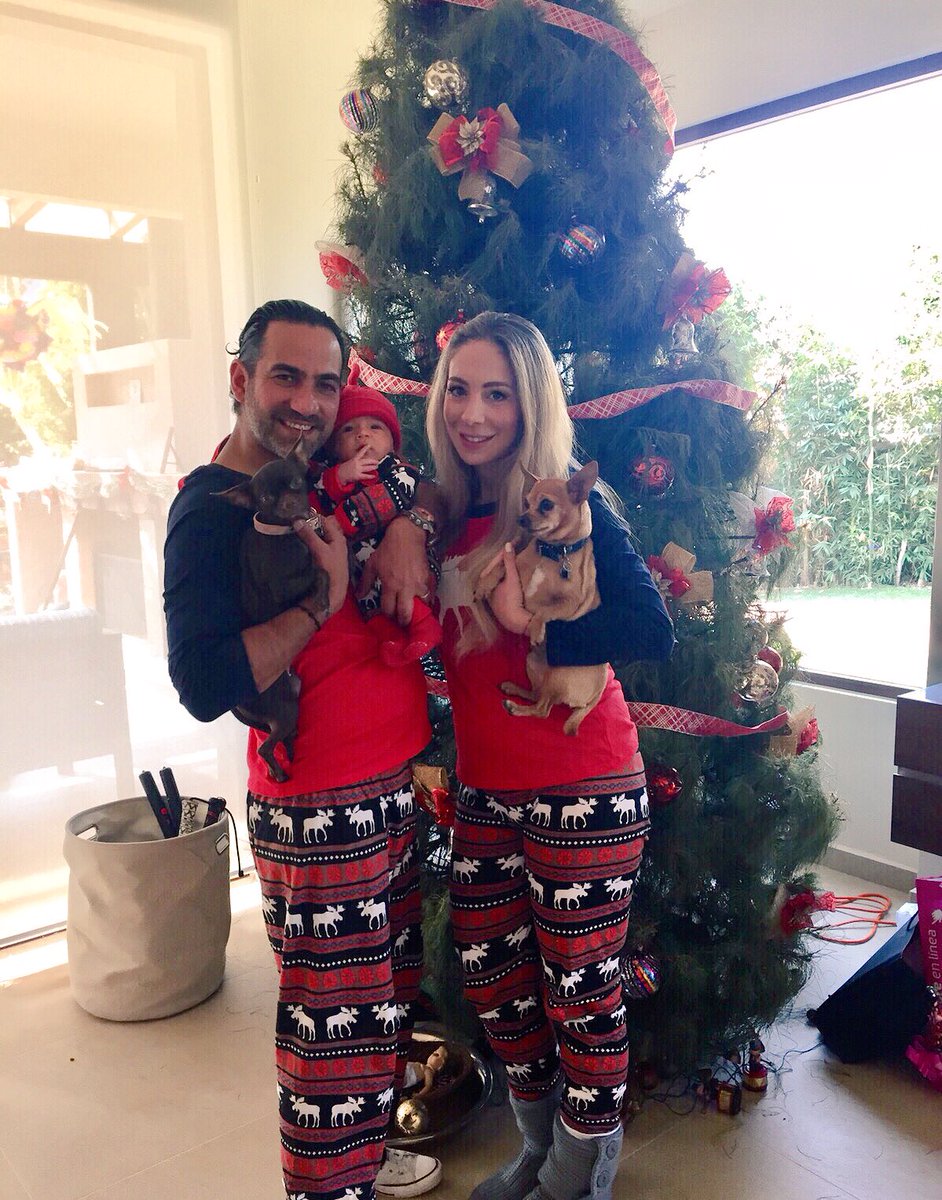 FalloNDacCaretT's tweet photo. Navidad 2017 🎄🥂❤️ #mismejoresregalos #Blessings https://t.co/3VUOMDONJM