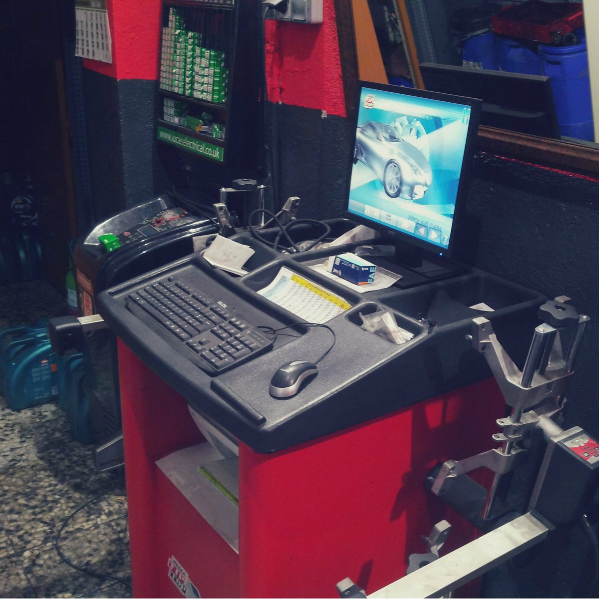 cortesauto's tweet image. ¡Contamos con la última tecnología del mercado del motor! 🚗📟🔌.
¿Qué os parece nuestra máquina de paralelo de última generación? 🚀 Gracias a ella la alineación de neumáticos, frenos y suspensión está calibrada al milímetro👌
#TallerAutoCortes #Motor #Mecanica #TallerMecanico