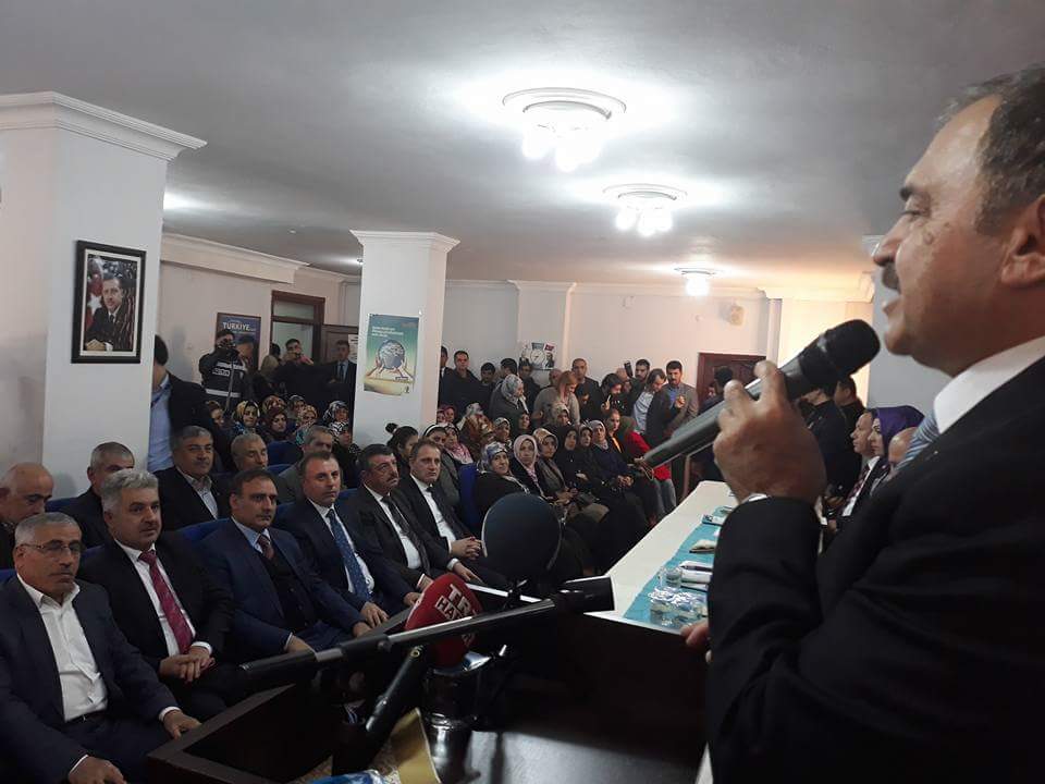 T.C Orman ve Su işleri Bakanımız Prof dr. Sn. Veysel Eroğlu bugün Siirt'imizdeydi.. 
Parti binamızı ziyaret eden Sn. Bakan burada partililer ile hasret giderip sorunları dinledi.
 Sn. Bakanımıza bizleri onure ettiği için şükranlarımı sunuyorum.