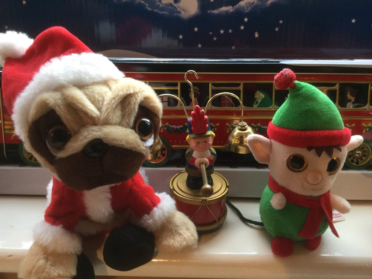 fleelf2's tweet photo. We had another @KeelToys addition.  A #ChristmasPresent Santa #pugsley  we all love him. https://t.co/0qjgQql5rd