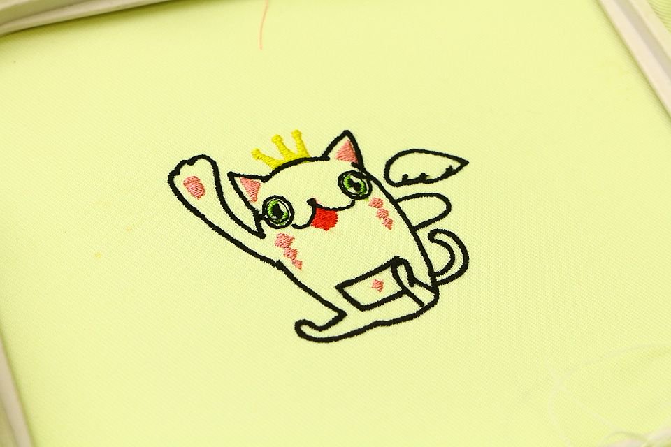 新しいアイテムを作るニョラー オトカグッズ制作部 オトカドール Tomngo トムンゴのイラスト