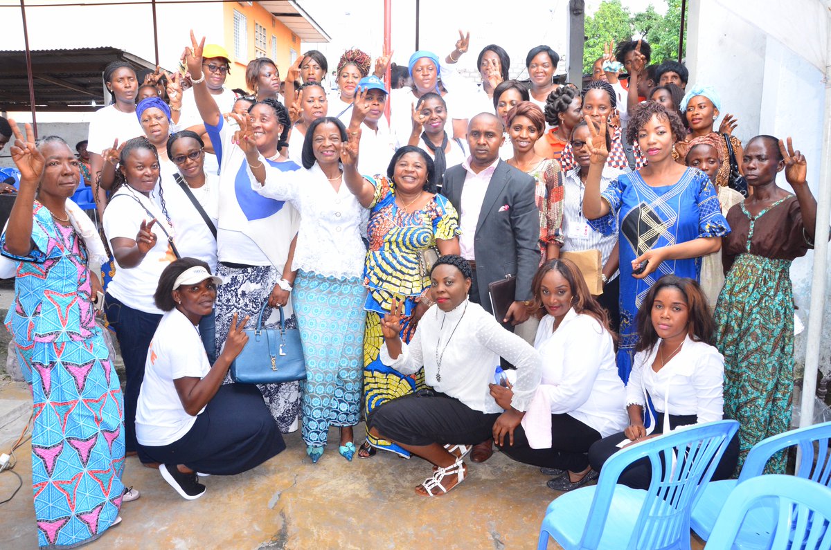 FCRdcongo's tweet photo. LES FEMMES DE L'@AR_RDC  SENSIBILISENT POUR LA MARCHE DU 31 DÉCEMBRE. ELLES ONT CHASSÉ LA PEUR  ... https://t.co/u44hAp7Kzl