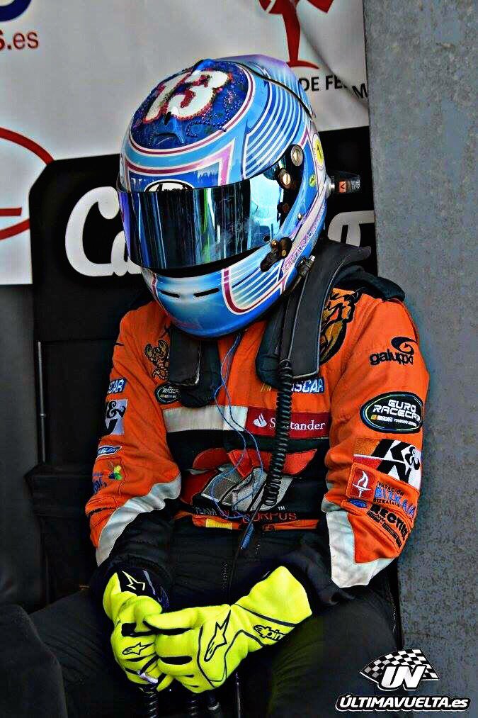 ZiharaEsteban's tweet photo. Soy PILOTO y a veces cambio las citas por ENTRENAMIENTOS; el estilo por el SUDOR en todo el cuerpo , noches de fiesta por una CARRERA; SER PILOTO NO ES UN HOBBY, SER PILOTO ES UNA FORMA DE VIDA!!!! https://t.co/vWuXAsIuVH
