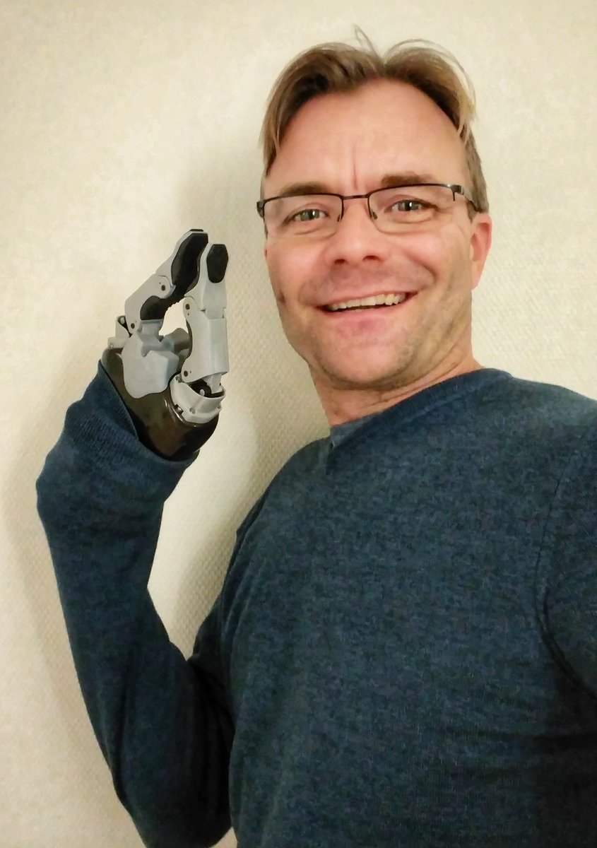 devinsense's tweet image. If you need an extra robotic gripper for 2018 I am ready!   #Kinovarobotic #robotlyftet