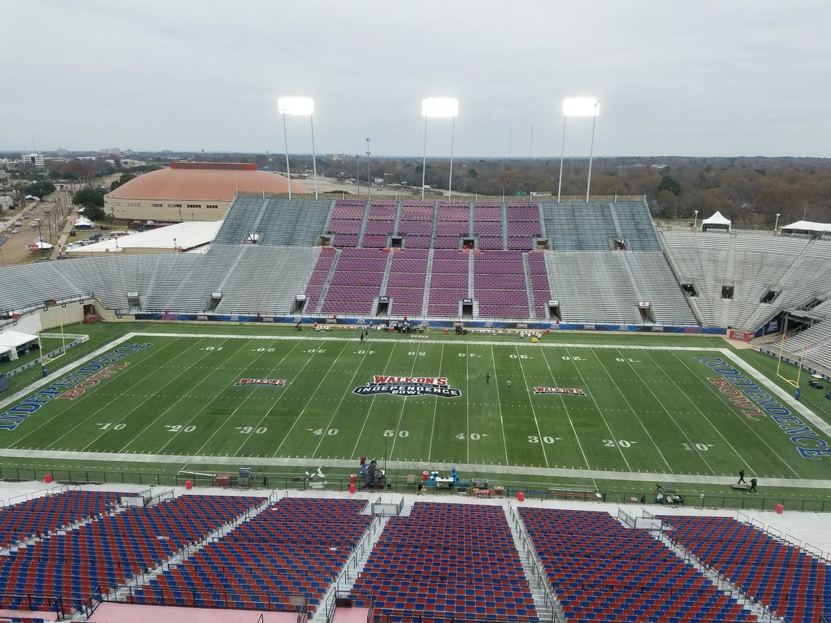 Getting closer and closer to kickoff between <a href="/SouthernMissFB/">Southern Miss Football</a> and <a href="/FSUFootball/">FSU Football</a> in the 2017 #WalkOnsIndyBowl! <a href="/walk_ons/">Walk-On's Sports Bistreaux</a>