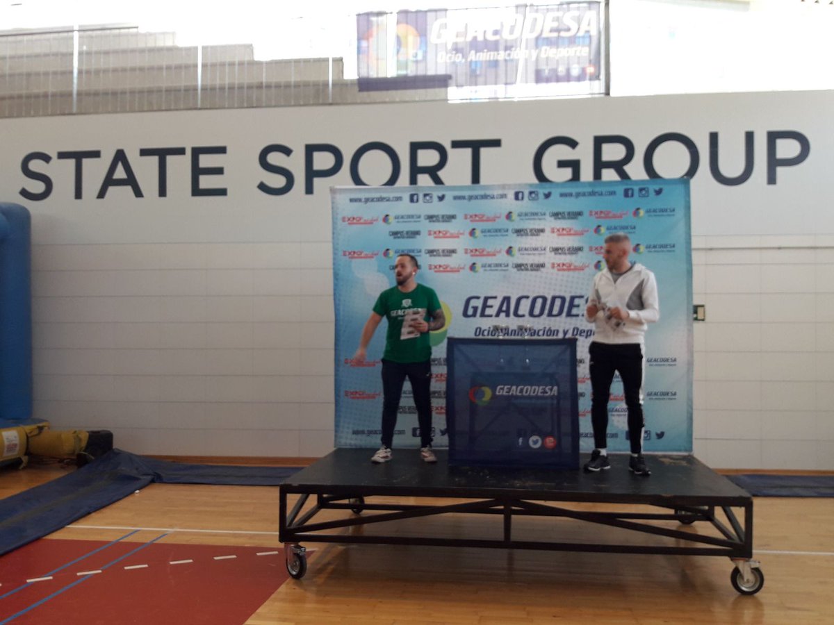 StateSportGr's tweet photo. Esta mañana hemos recibido una gran visita en State La Flota.
#Miguelin comparte la mañana con todos los participantes del torneo de fútbol sala 3x3, organizado por Geacodesa, dentro de su espacio #ExpoNavidad. https://t.co/gp9sCJOZIG