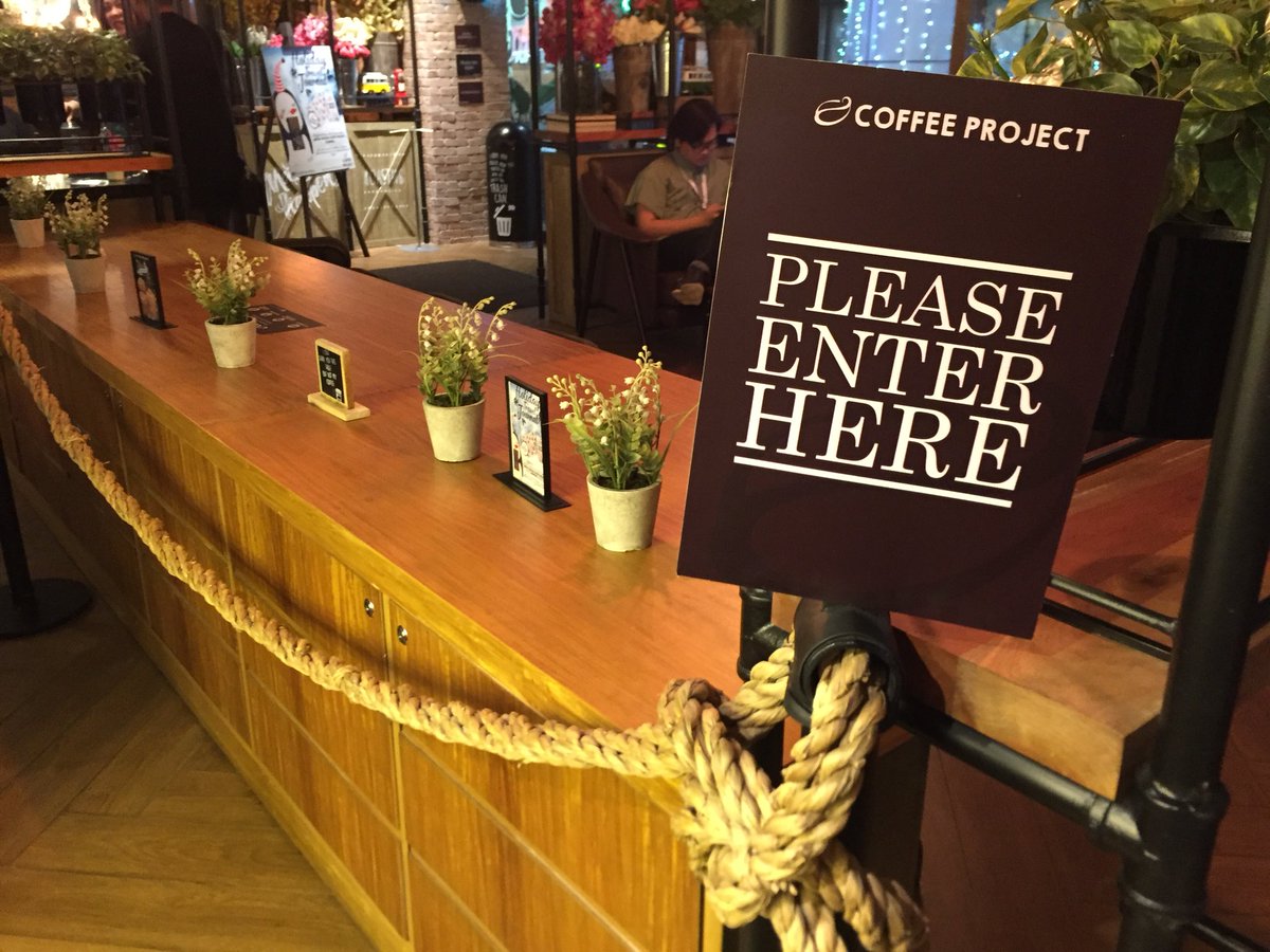 ileeangelo's tweet photo. Absolutely a cozy place #WhenInQc #Coffee #flowers #interior #design #nofilter https://t.co/vbw1Wt4r7c